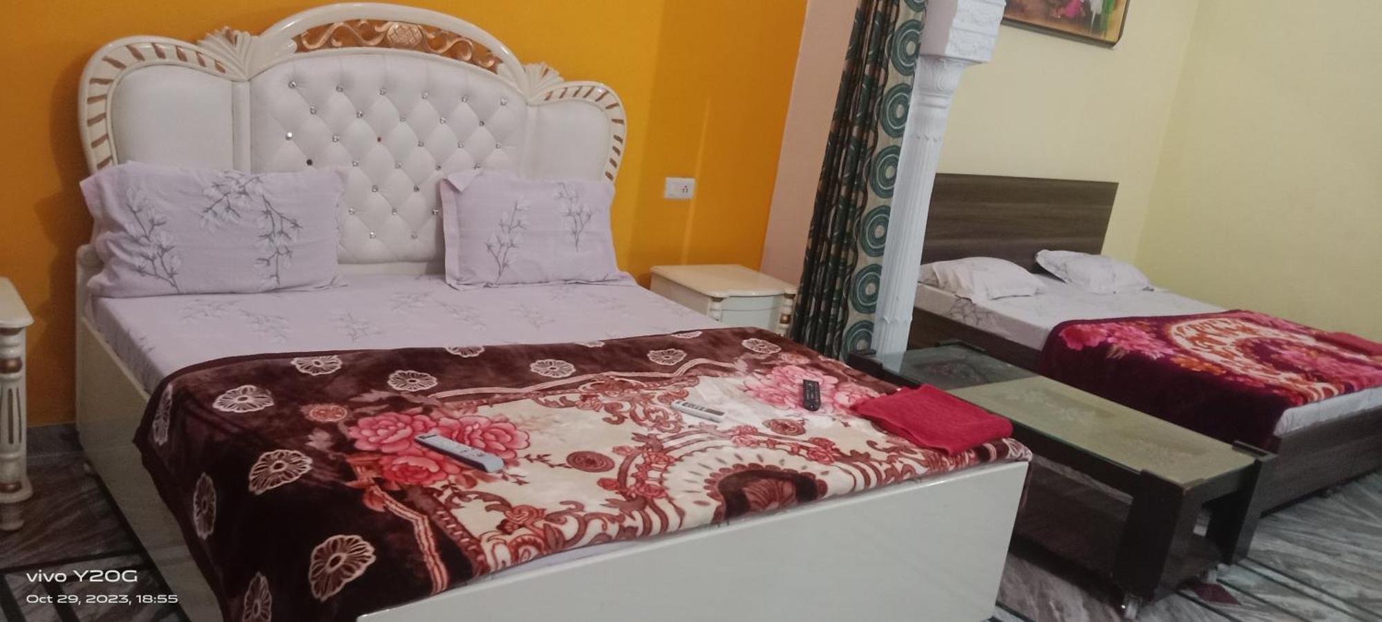 S4 Home Stay -5 Mint From Golden Temple Амритсар Екстериор снимка