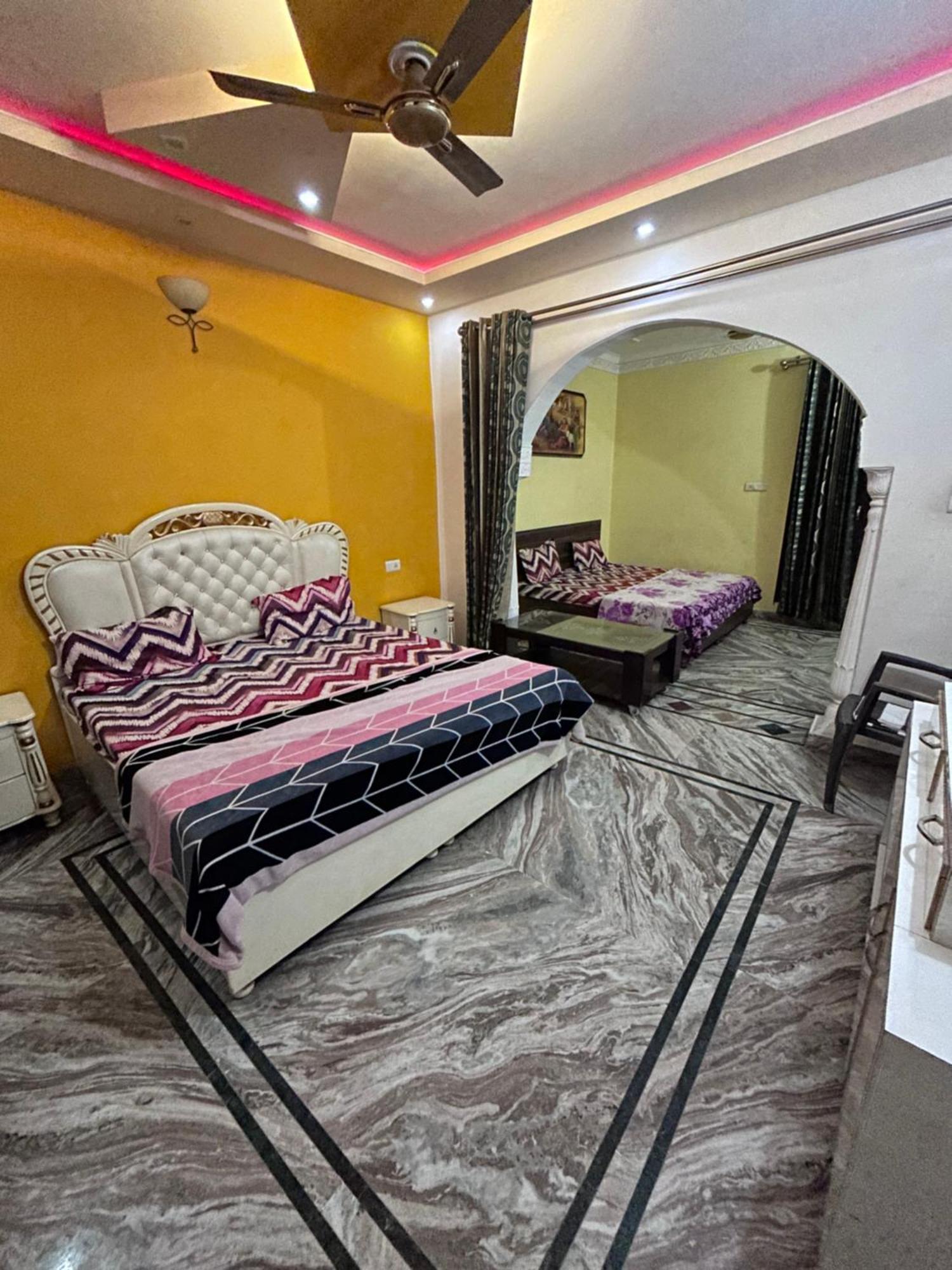 S4 Home Stay -5 Mint From Golden Temple Амритсар Екстериор снимка