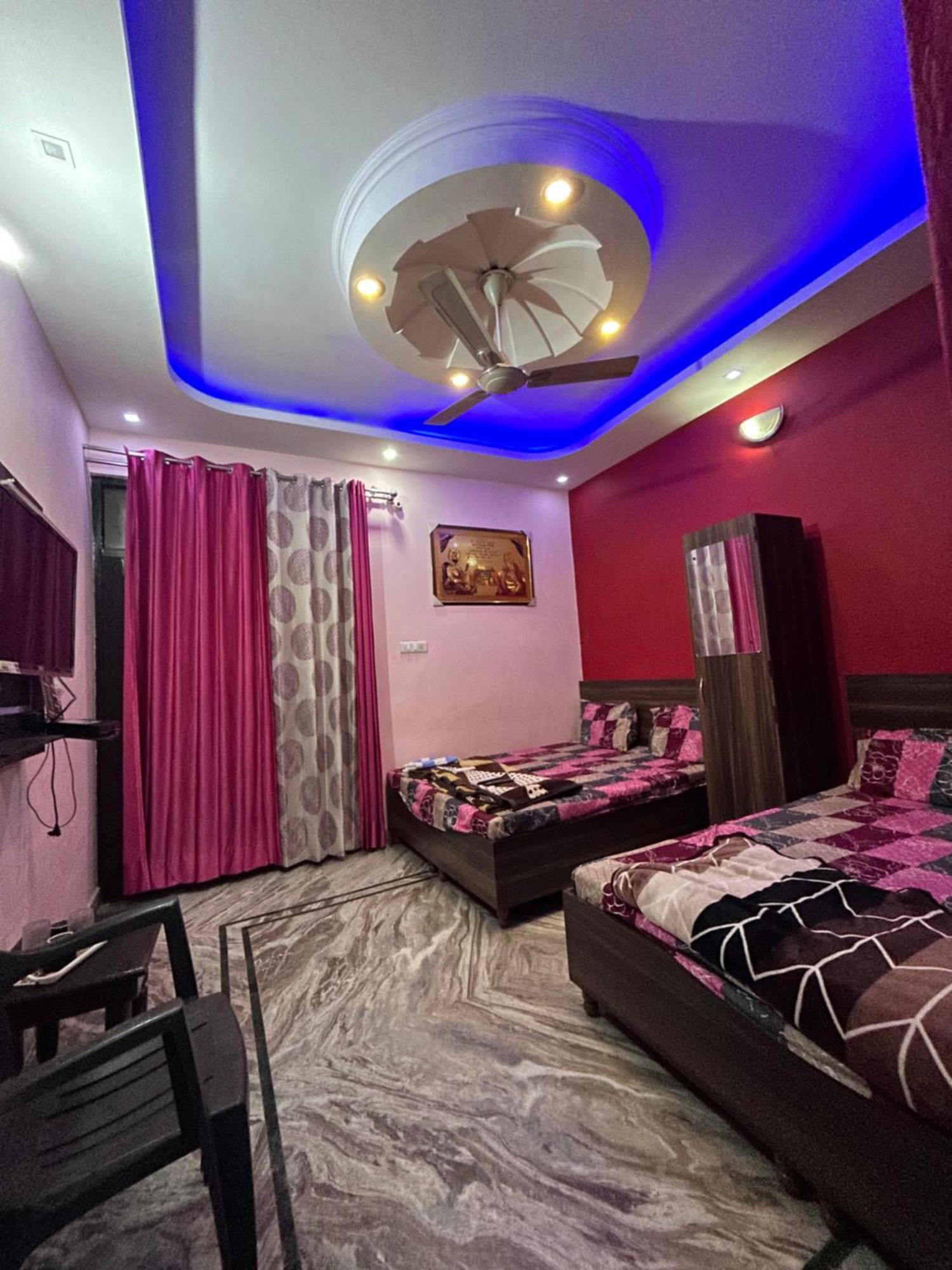 S4 Home Stay -5 Mint From Golden Temple Амритсар Екстериор снимка